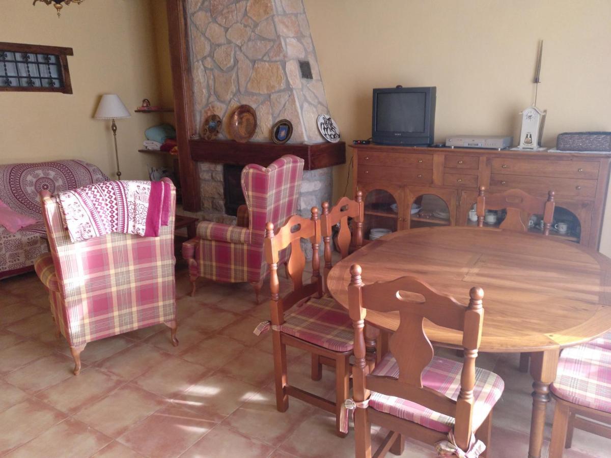 Villarroya de los Pinares Casa Rural Amador מראה חיצוני תמונה