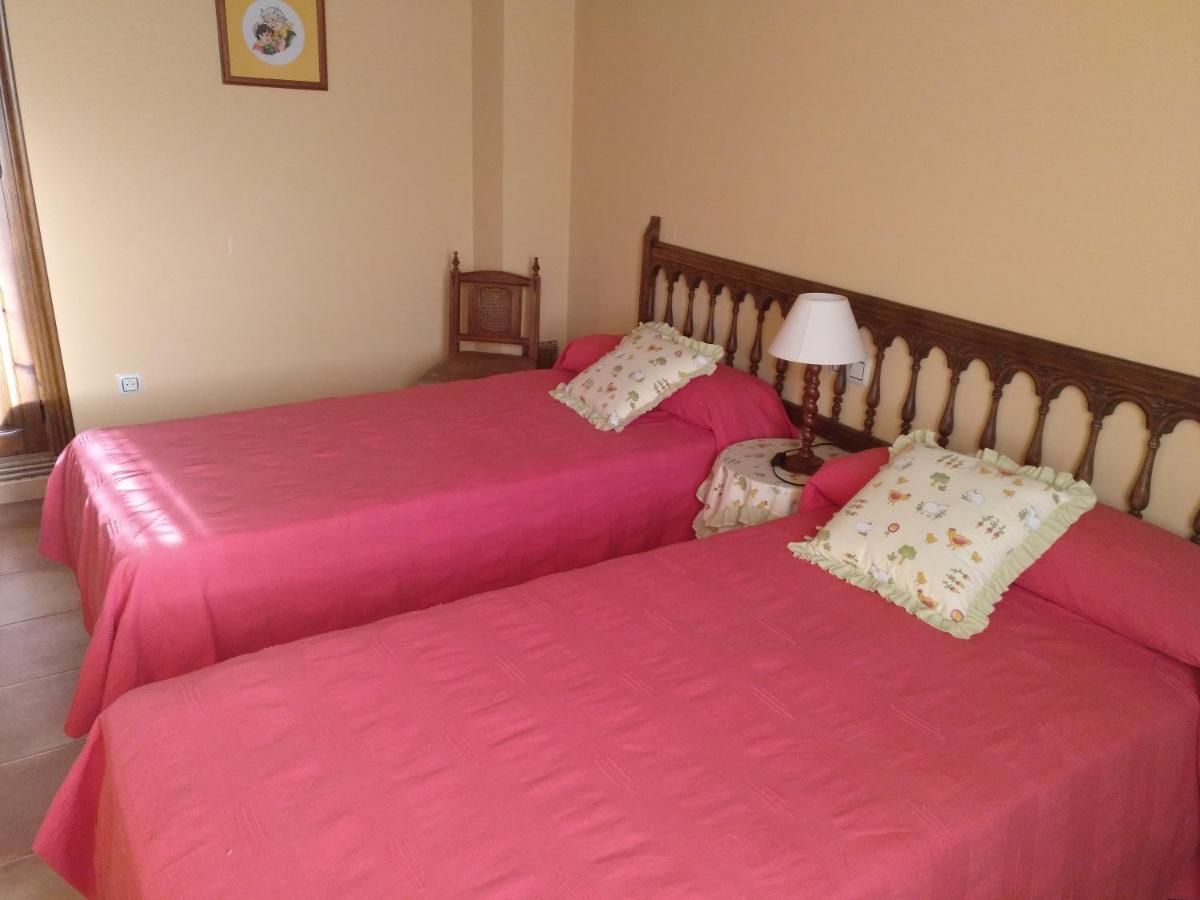 Villarroya de los Pinares Casa Rural Amador מראה חיצוני תמונה